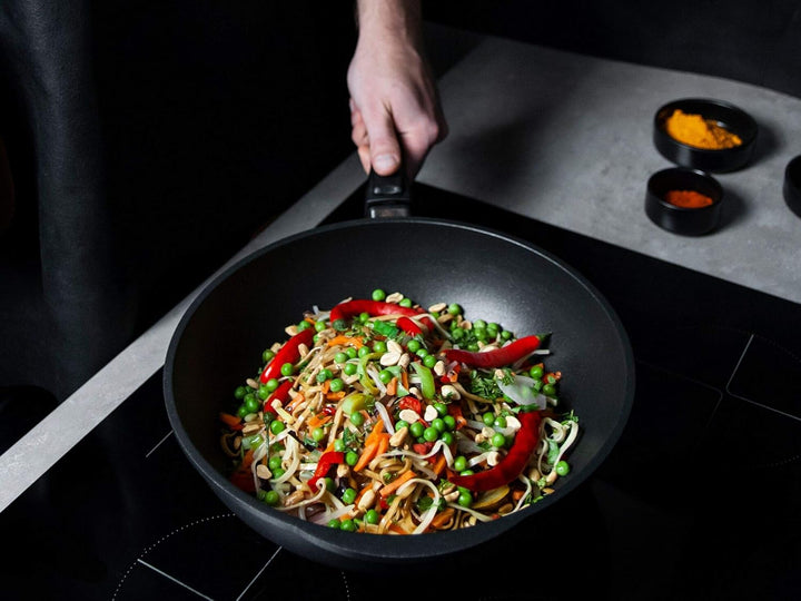 AMT Gastroguss Wok 32 cm Ø, 10 cm hoch, Wokpfanne, nicht induktionsgeeignet, abnehmbarer Stiel, Lota