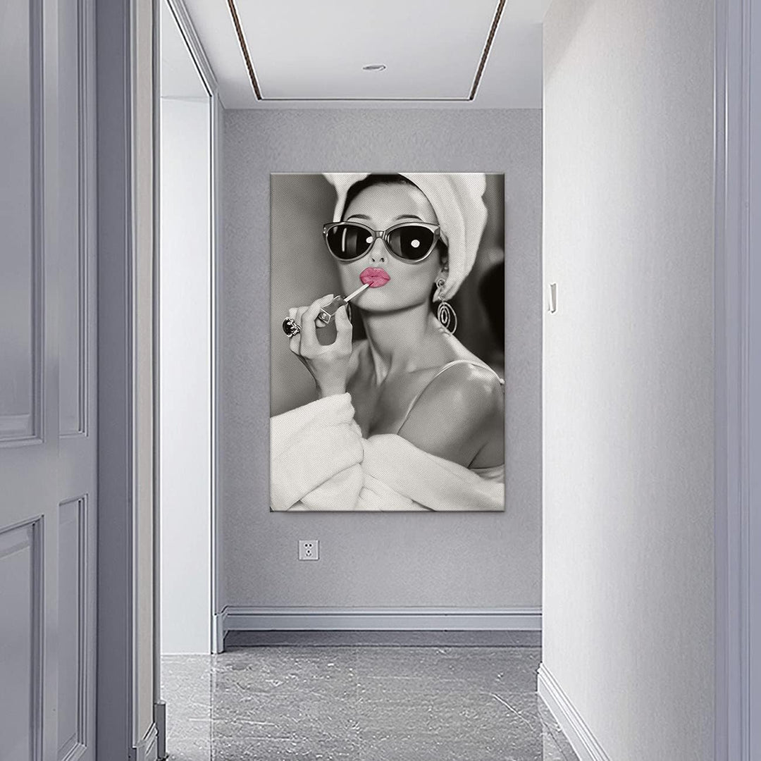 ZHONGYUTONG Audrey Hepburn Leinwandbild mit Rahmen Rosa Lippenstift Wand Gemälde Schwarz Weiss Kunst