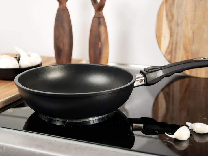 AMT Gastroguss Induktions-Sauteuse 24cm ʄ 6cm hoch Lotan 24 cm Induktionsgeeignet, 24 cm Induktionsg