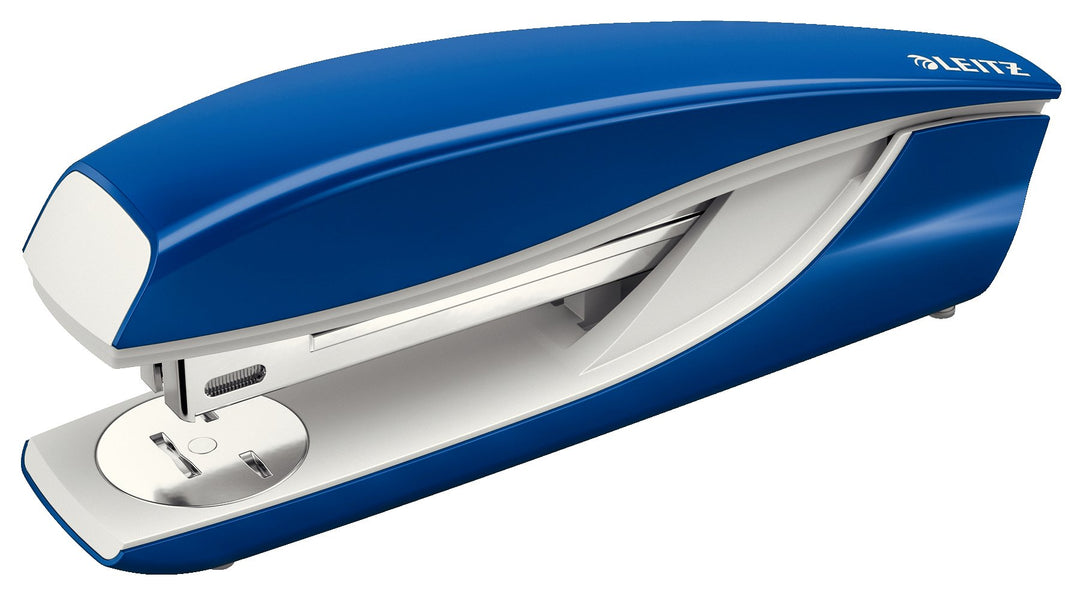 Leitz Büroheftgerät aus Metall, Für 40 Blatt, Inkl. Heftklammern, Ergonomisches Design, Blau, NeXXt-
