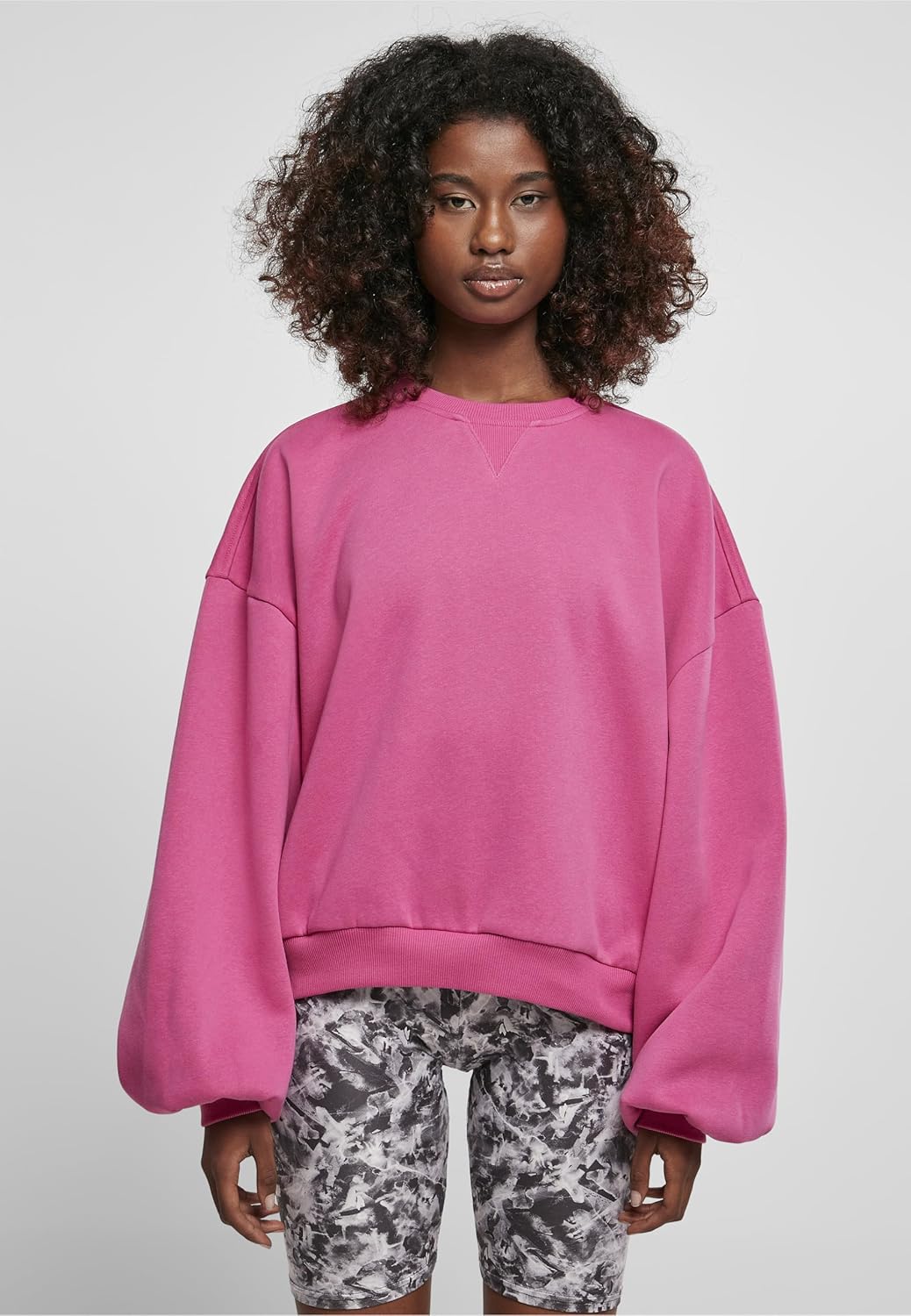 Urban Classics Damen Sweatshirt mit weiten Ärmeln, Oversized Frauen Pullover, Ladies Oversized Trian