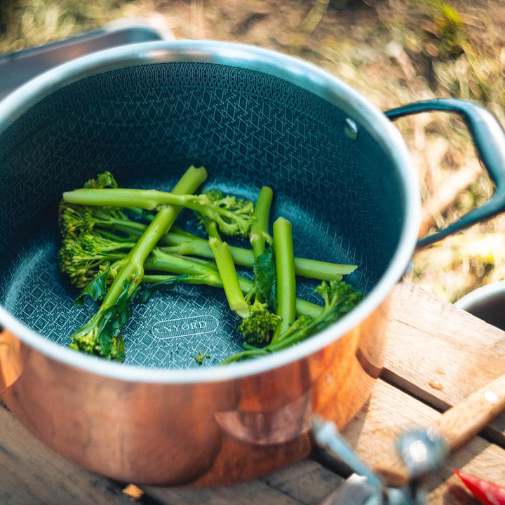 NYORD Kupfertopf - Antihaft, Kratzfest, Kochtopf Wabenstruktur, Hybrid Kupfer Topf, Kupferkern, Kera