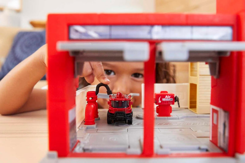 Matchbox HBD76 - Feuerwache Spielset, mit 1 Feuerwehrauto im Massstab 1:64, Licht- und Soundeffekten