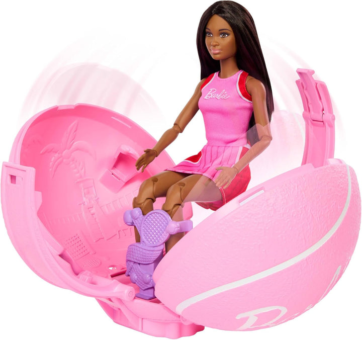 Barbie Team Roll & Reveal Tennisspielerin-Puppe und Zubehörteile mit brünetter Modepuppe, 8 Überrasc