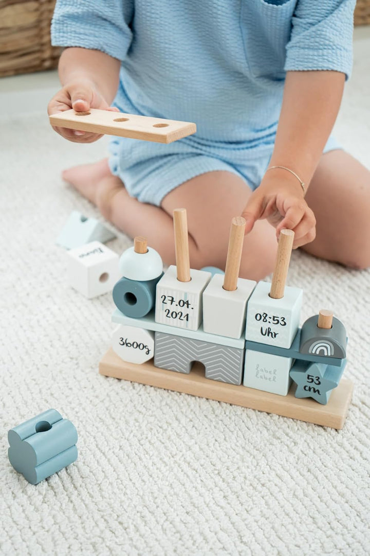 Personalisiertes Holz Steckspiel Haus Blau – Baby Geschenk zur Geburt Junge – mit Name & Geburtsdate