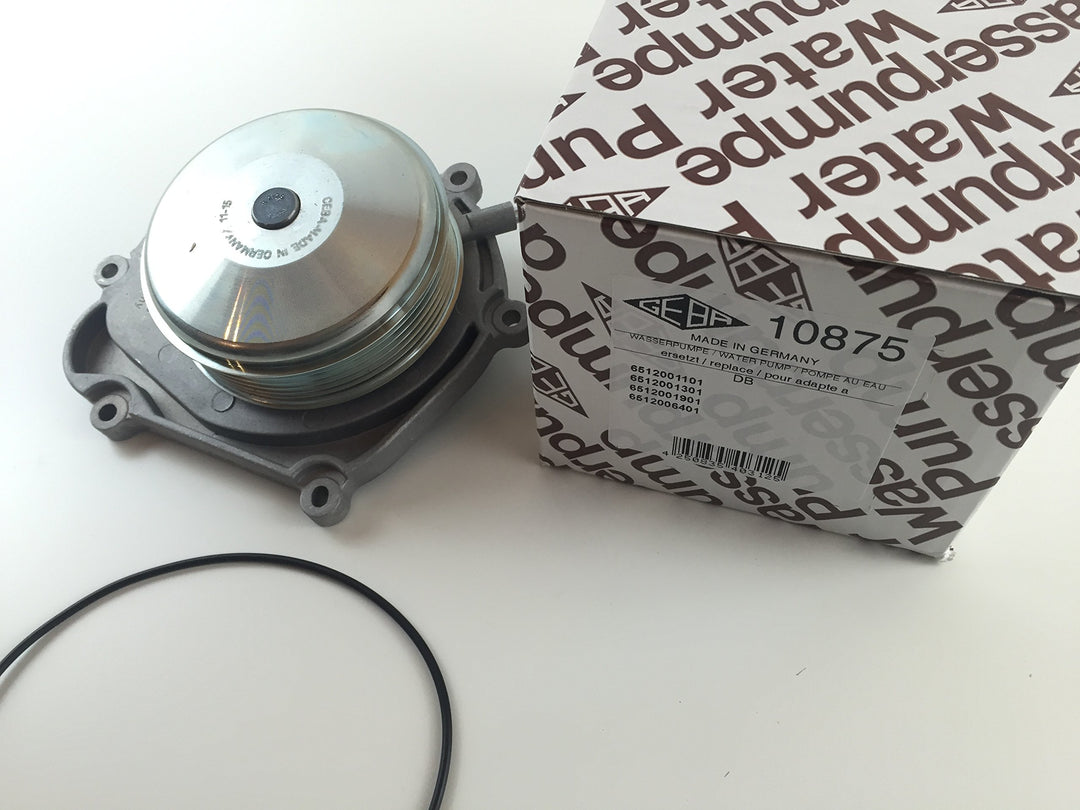 GEBA Wasserpumpe für MERCEDES W204 W212 W166 X204 W221 R172 CDI OM651 6512007701