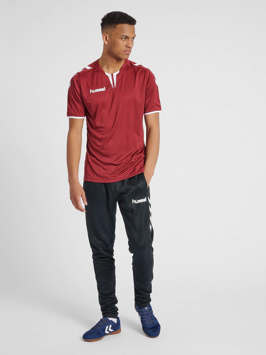 Hummel Fussballhose Herren lang – CORE FOOTBALL PANT – Trainingshose mit Rippeinsatz an Wadenrücksei