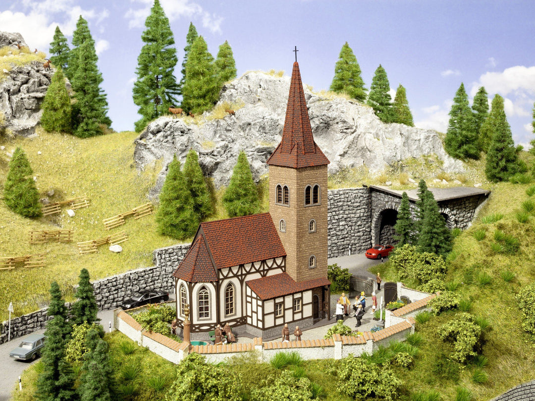 NOCH 66906 - Spielwaren, Kirche St. Georg mit Micro-Sound Glockenläuten
