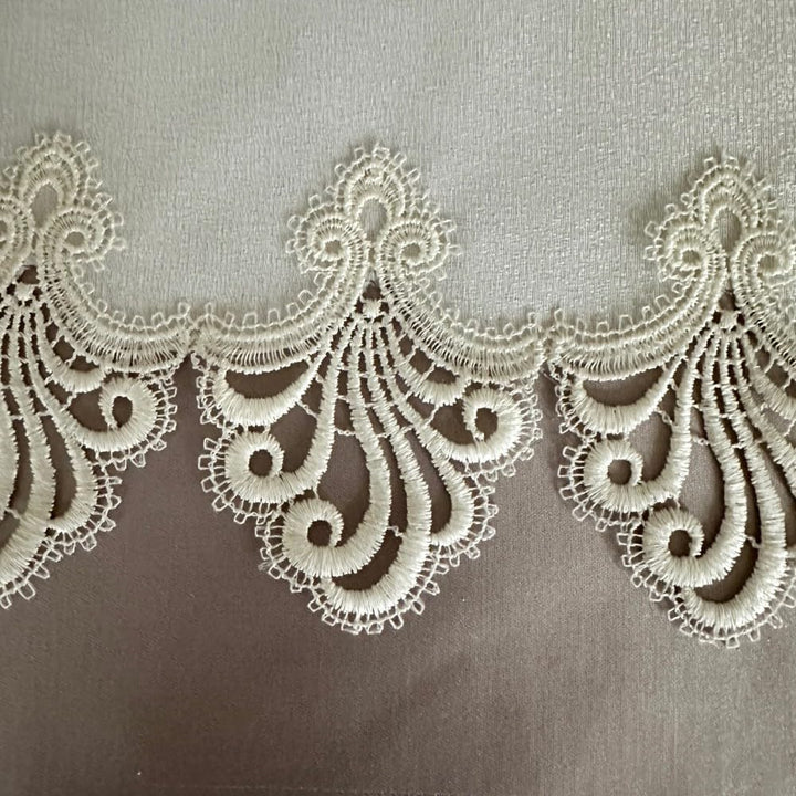 Plauener Spitze by Modespitze 3086M02_11_4090 Tischdecke Nizza, Grösse 40 x 90 cm, rechteckig 40 cm