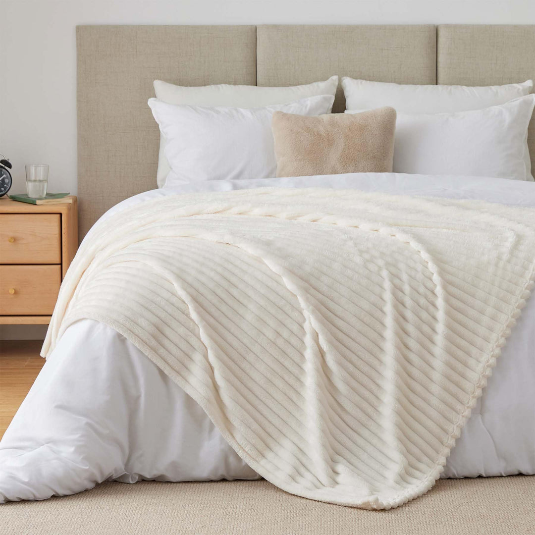 BEDELITE Fleece-Überwurfdecke für Couch–300 g/m², weiche warme Flauschige Kingsize-Decke, dekorative