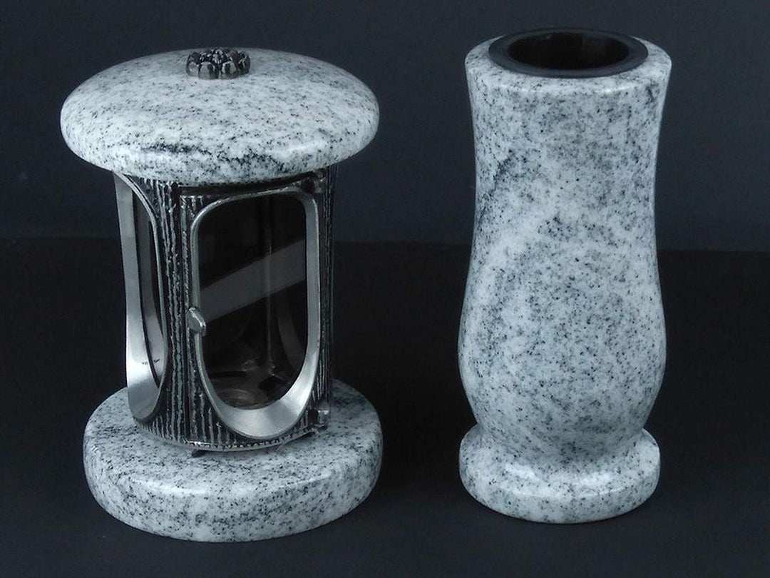 designgrab Alu Grablampe aus Aluminium in Antikoptik und Grabvase in Granit Viscont White