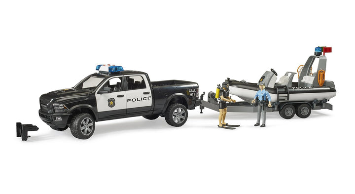 bruder 02507 - RAM 2500 Polizei Pick-up, Light and Sound Modul, Anhänger mit Boot, 2 Figuren - 1:16