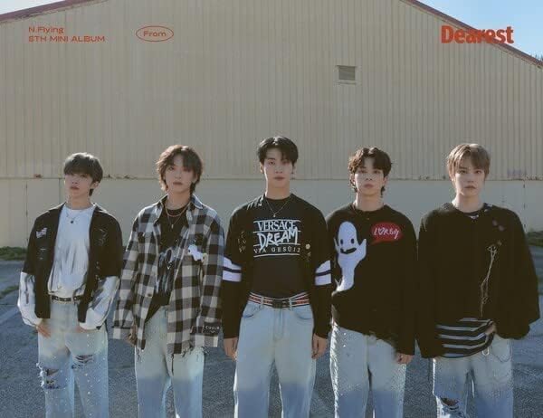 N.Flying Dearest 8th Mini-Album von Version CD, 92p Booklet, 1p 3Cut Photo, 1p Postkarte, 1p Einheit