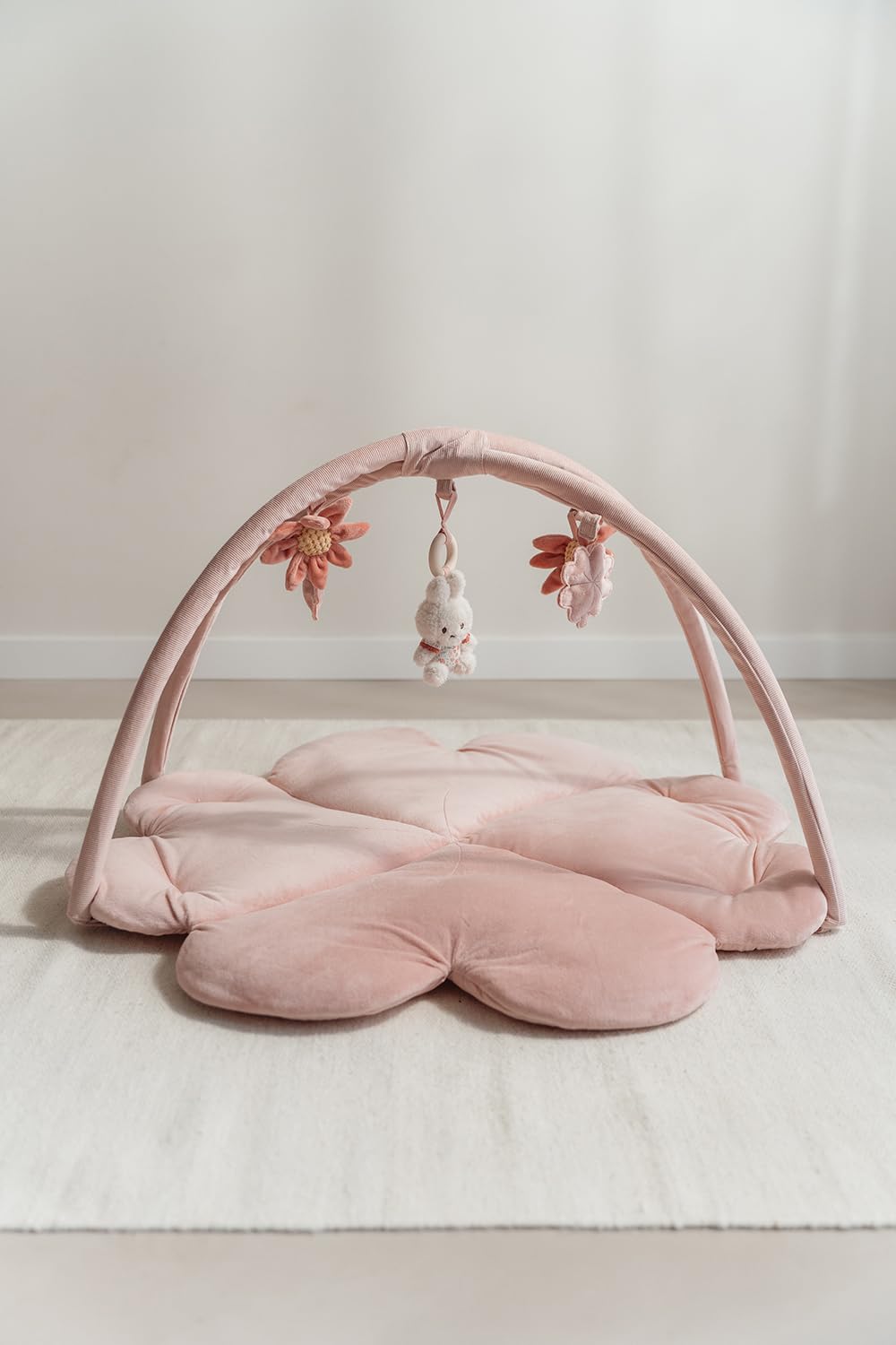nijntje miffy x Little Dutch Krabbeldecke mit Spielbogen Activity Baby Hase Miffy rosa - Lucky Bloss