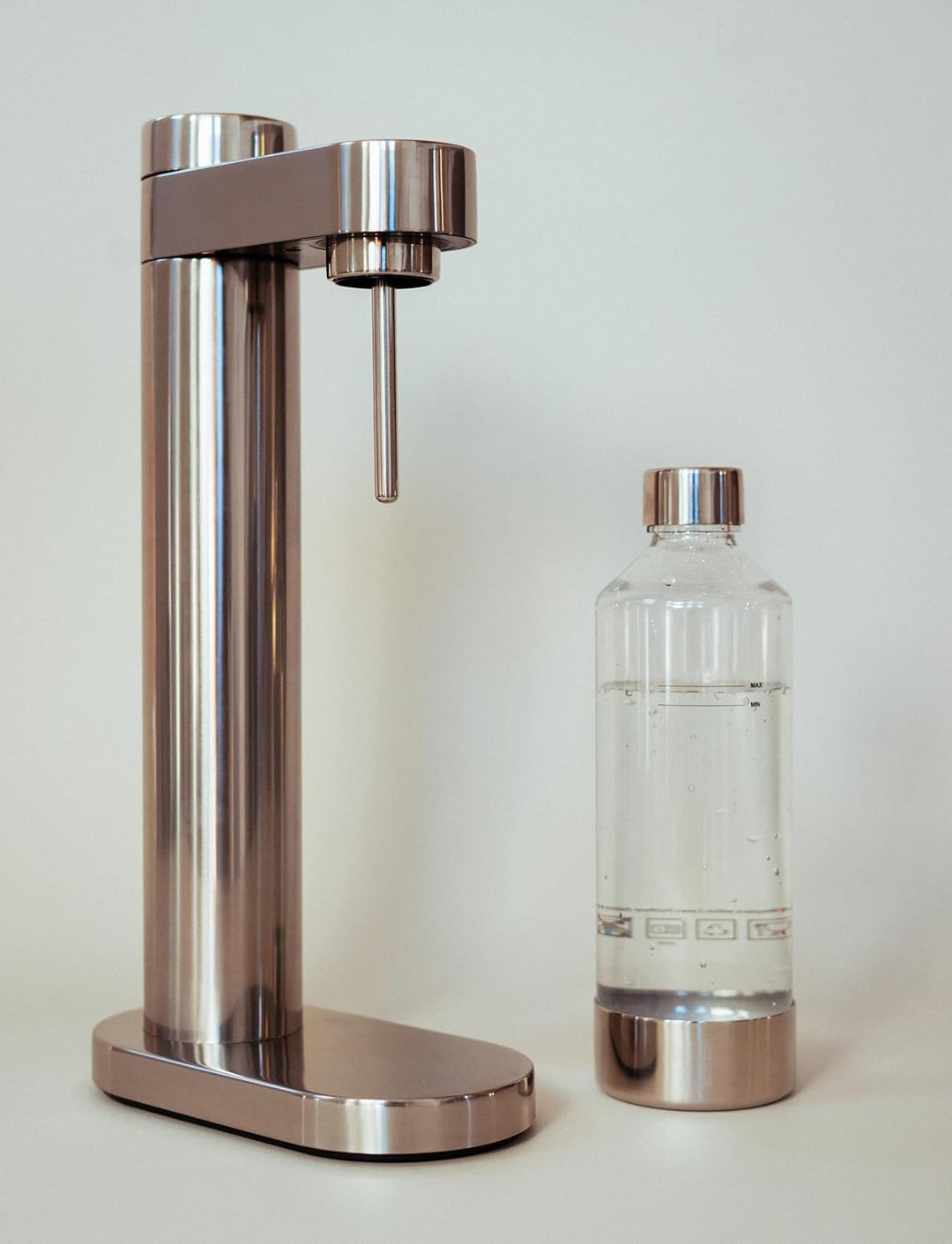 Stelton Brus Wassersprudler mit flasche, Premium Carbonator für Wasser mit CO2 - Einstellbare Sprude