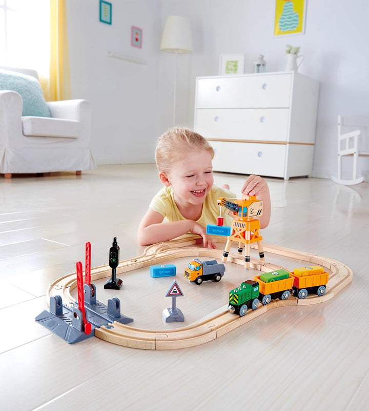 Hape Eisenbahnwelt Bahnübergang & Kran-Set, ab3 Jahren