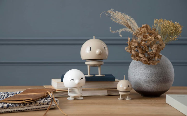 Hoptimist Bimble Wackelfigur & Glücksbringer, Skandinavische Deko Figuren für Wohnzimmer, Schreibtis
