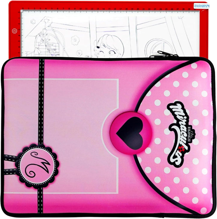 Miraculous Ladybug - A4 Leuchttisch, Neoprenhülle, Zeichenset mit USB-Ladegerät und Malvorlagen, Kun