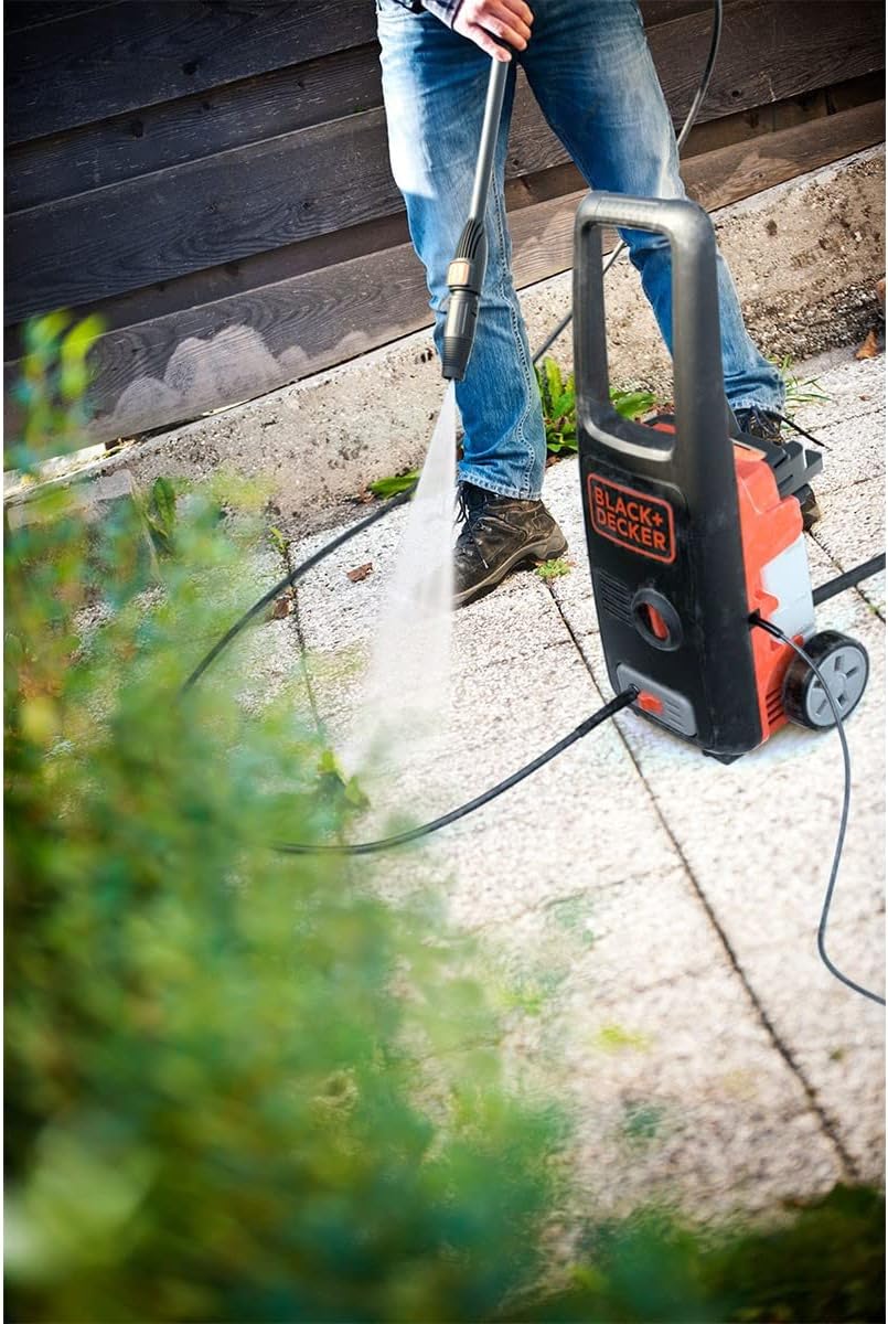 BLACK+DECKER Hochdruckreiniger BXPW1400PE mit Patio Cleaner und Feste Bürste (1400 W, 110 bar, 390 l