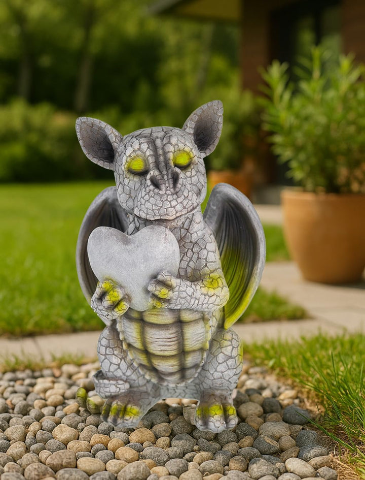 Kremers Schatzkiste Drachenkind verliebt mit Herz Drache Figur Gartenfigur Liebe