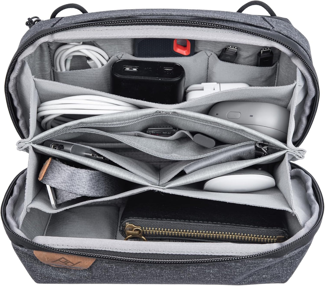 Peak Design Tech Pouch Charcoal Organizer-Tasche für Smartphones, Kabel etc. (Dunkelgrau)