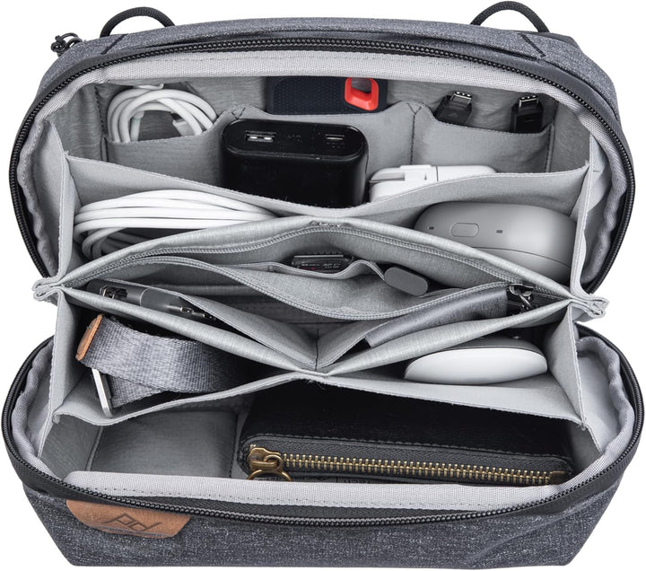 Peak Design Tech Pouch Charcoal Organizer-Tasche für Smartphones, Kabel etc. (Dunkelgrau)