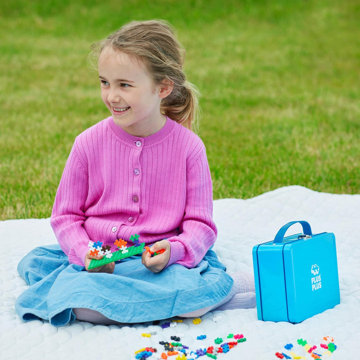 Plus-Plus 9607002 Geniales Konstruktionsspielzeug, Basic, Bausteine-Set in praktischer Metall-Box mi