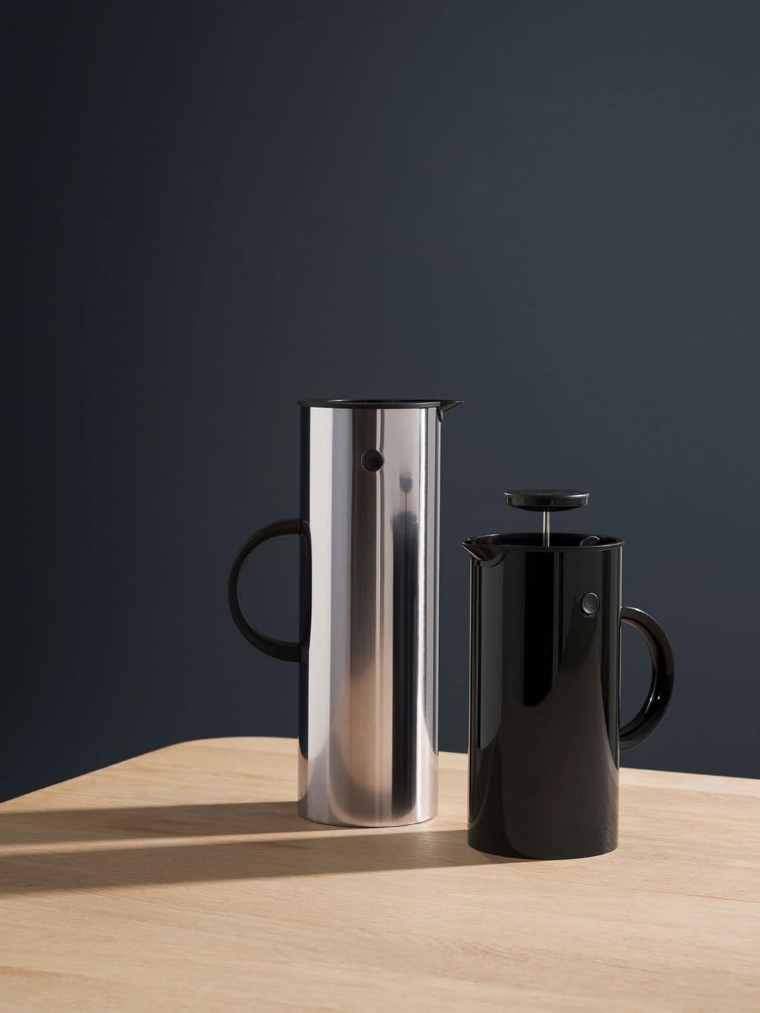 Stelton EM77 Isolierkanne, Kaffeekanne aus Kunststoff, Steel, 1 liter