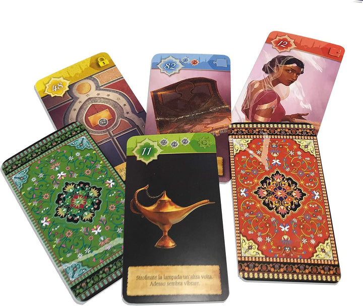 Asmodee Unlock! Exotic Adventures, Brettspiel mit App, Escape Room, 1-6 Spieler, 10+ Jahre, italieni