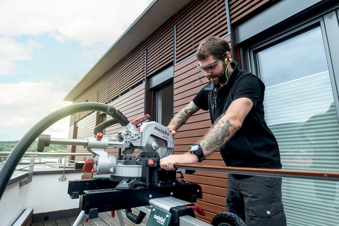 Metabo KGS 18 LTX BL 216 AkkuKappsäge (18V 1x4Ah Li-Power, Ladegerät ASC 55, Karton, mit Zugfunktion