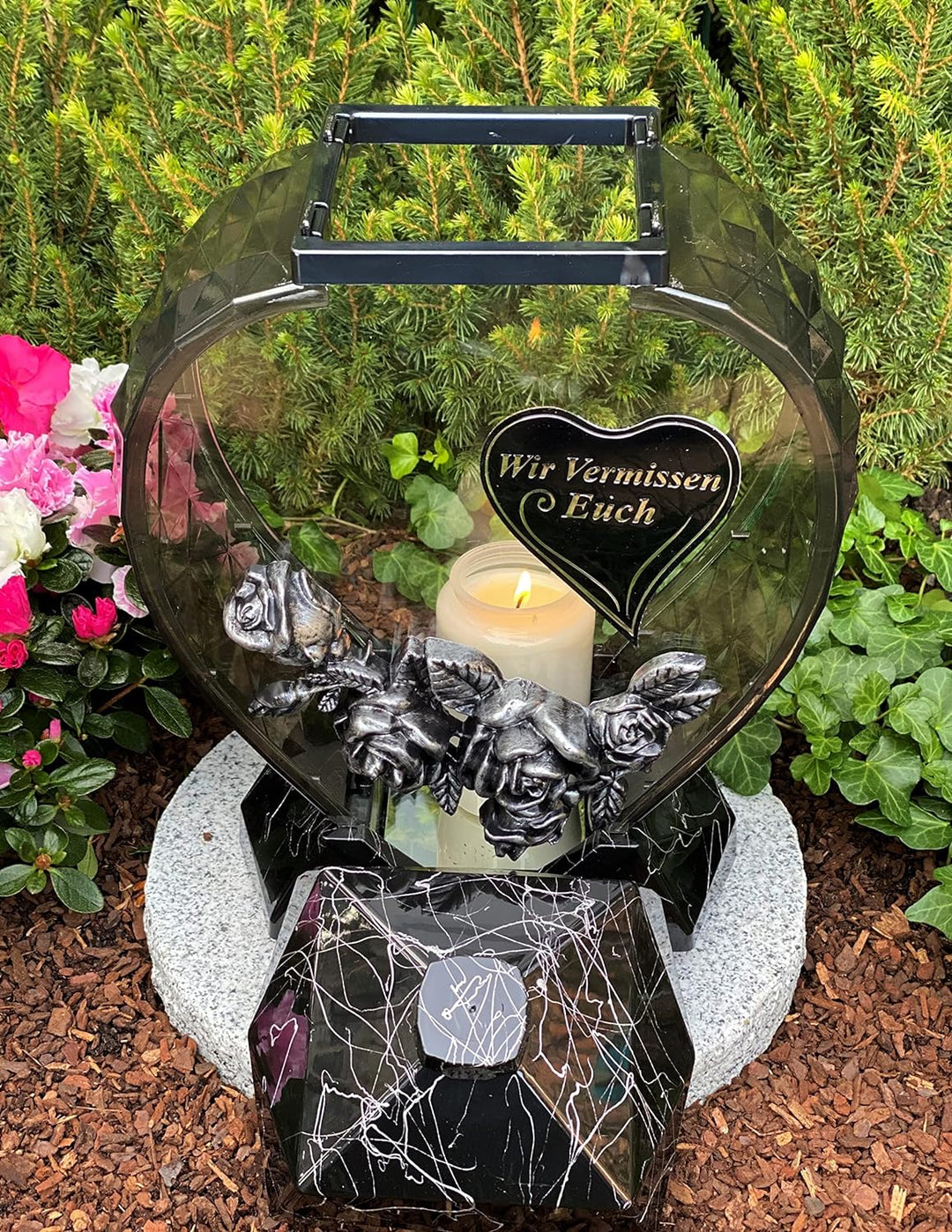 Grablampe Laterne HERZ Form mit Beschriftung '' Wir vermissen Euch'' Grablicht Kerze Grabkerze Grabd