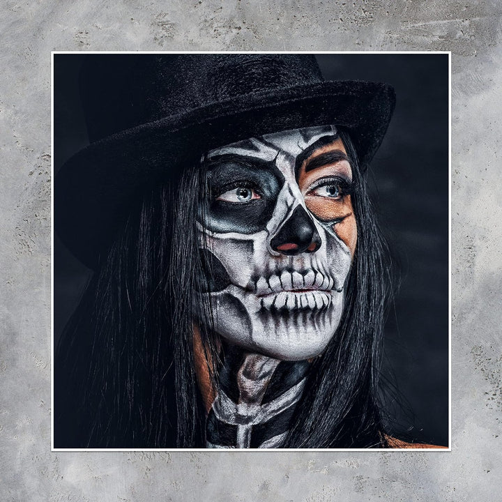 wandmotiv24 Poster als Wanddeko, Grösse 50x50cm, Model mit Totenkopf Makeup, Schminke, Hut, Frau, Mo