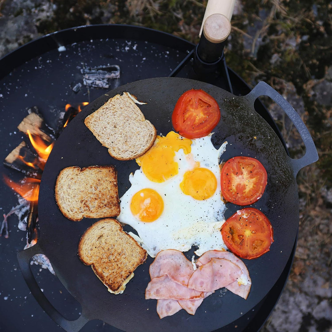MUURIKKA Grillpfanne 48cm inkl. Schutztasche, Outdoor Pfanne, Feuerpfanne aus robuster Walzstahl für