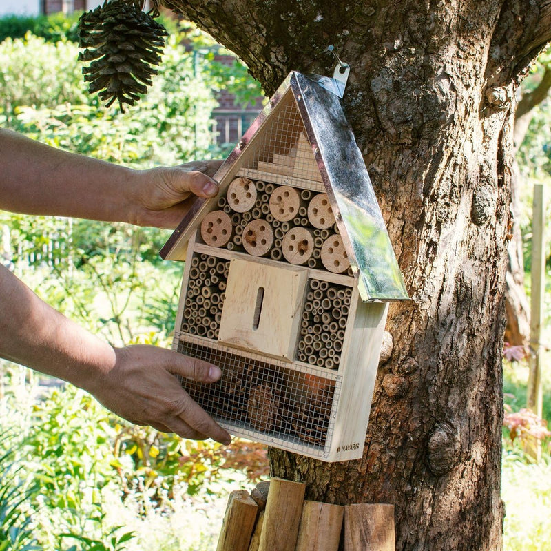 Navaris Insektenhotel aus Holz - Naturbelassenes Insekten Hotel für Fluginsekten - für Bienen Marien