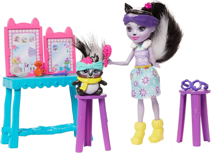 Enchantimals GJX34 - Stinktierspass-Frisiertisch mit Sage Skunk & Caper, Spielset für endlosen Schmi