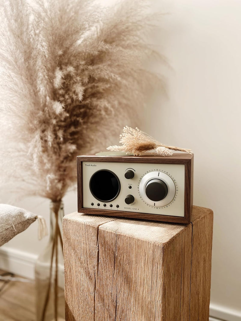Tivoli Audio Model One+ FM/DAB+ Radio mit Bluetooth und Fernbedienung (Walnuss/Beige) Walnuss /