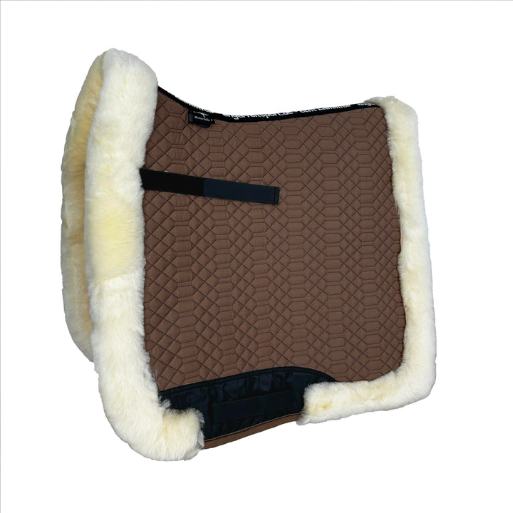 Engel Reitsport Lammfell Schabracke Fully Lined mit Fellkranz SCHABRA3-D-CAM-MED Stoff Camel Fell me