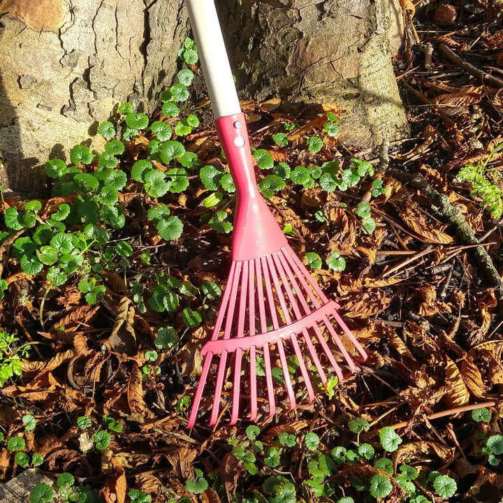 Kinder Gartenrechen Metall mit Holzstiel, Kinder Garten Spielzeug Laub Rechen Fächerbesen (Rot), Rot