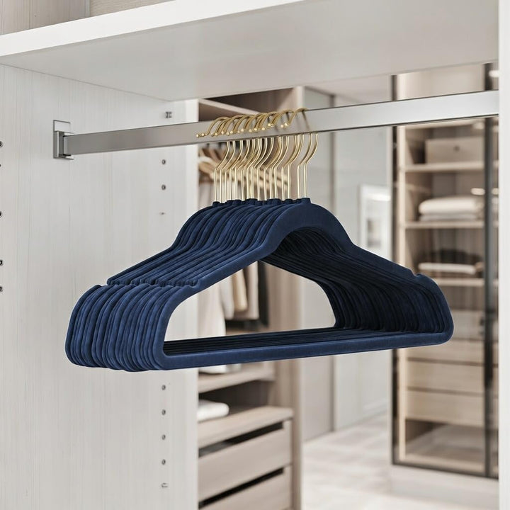 200 Stück hochwertige Samt Kleiderbügel in der Farbe Dunkelblau Navy mit Gold Look Haken/Anti-Rutsch