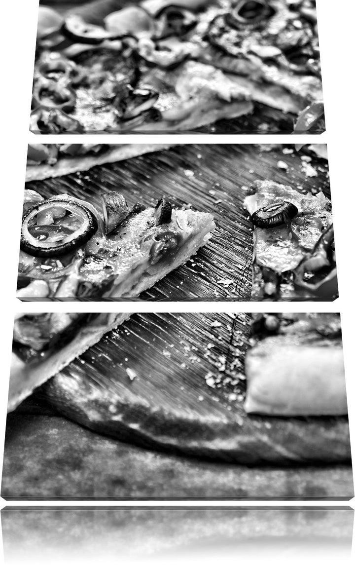 Pixxprint Monocrome, Leckere Pizza auf Holztisch 3-Teiler Leinwandbild 120x80 Bild auf Leinwand