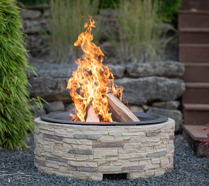 Westmann Feuerstelle Aluminium | Feuerschale mit Funkenschutzhaube | Garten Feuerkorb Steinoptik Bra