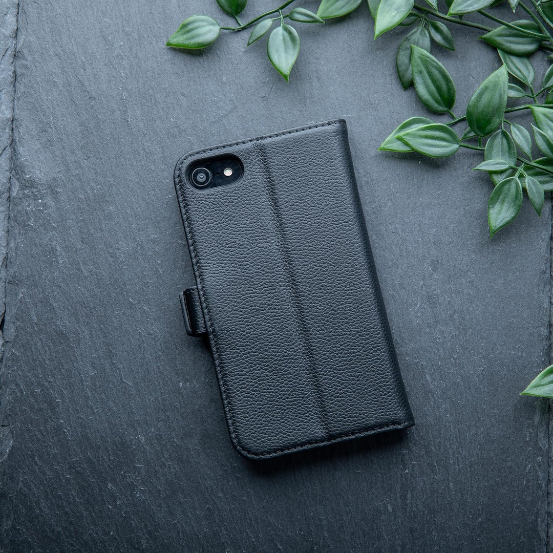 Snakehive Lederhülle für iPhone SE 2020 – Klapphülle mit Kartenfächern & Standfunktion (Geflecktes S