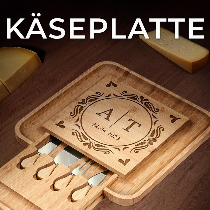 Maverton Käsebrett Servierplatte mit Gravur + 4er Käsemesser Set - aus Holz - 34x34cm - Geschenke fü