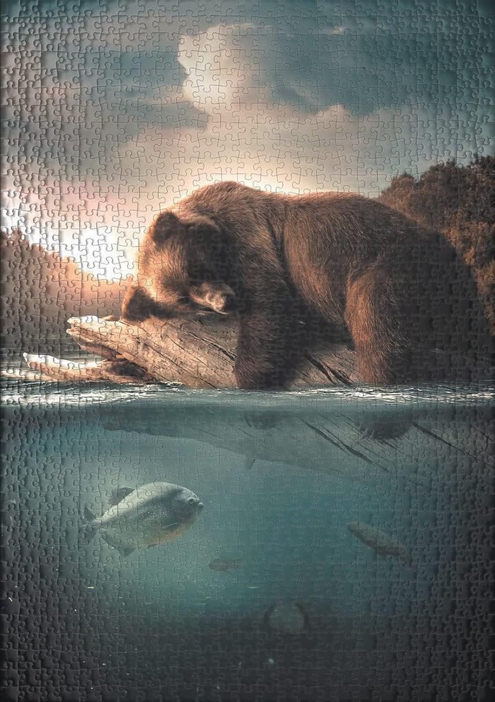Ulmer Puzzleschmiede - Puzzle „Silent River“ - Illusorisches 1000 Teile Wildlife-Puzzle – Der Bär un