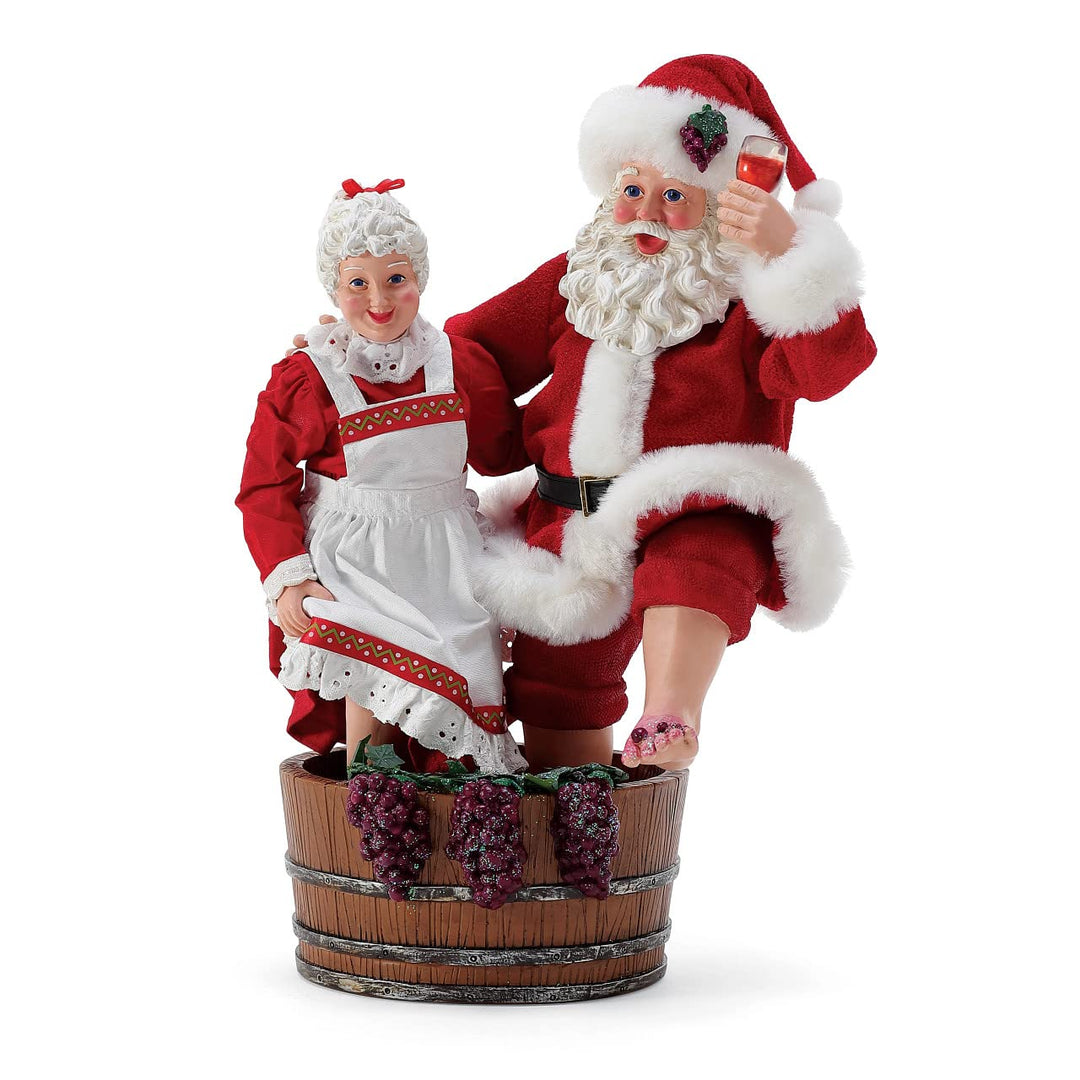 Department 56 Possible Dreams Bon Apetit Santa and Mrs. Claus Christmas Crush Wine Making Figur, 26