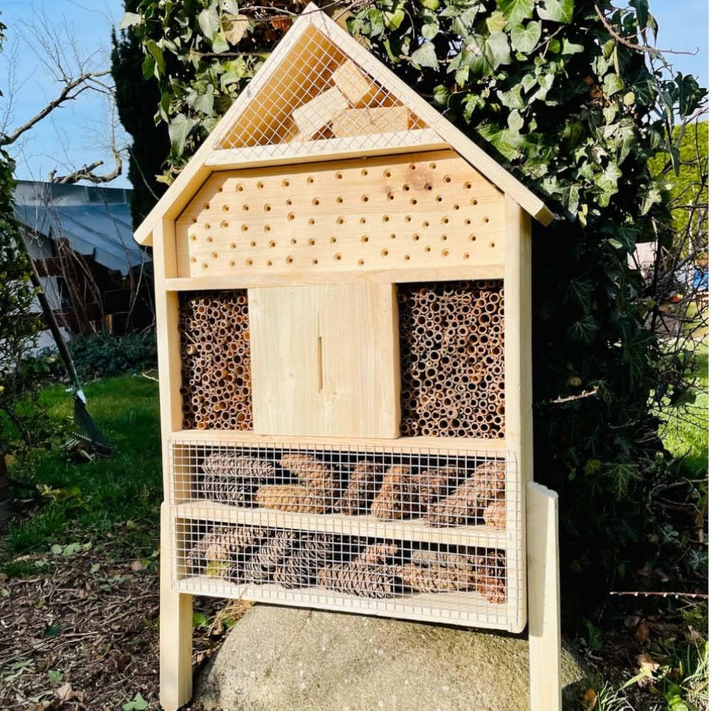 DARLUX massives handgefertigtes XL Insektenhotel aus Holz mit Standfuss 97 x 56 x 12 cm (HxBxT) Wild