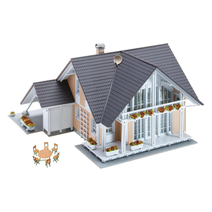 FALLER Haus Prestige Modellbausatz mit 258 Einzelteilen 176 x 166 x 100 mm I Modelleisenbahn Zubehör