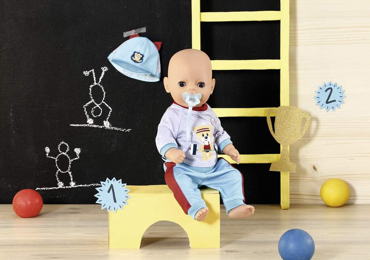 BABY born Little Sport Outfit, Set aus Puppenkleidung mit Kappe, Hose, Shirt und Schnuller, für 36 c