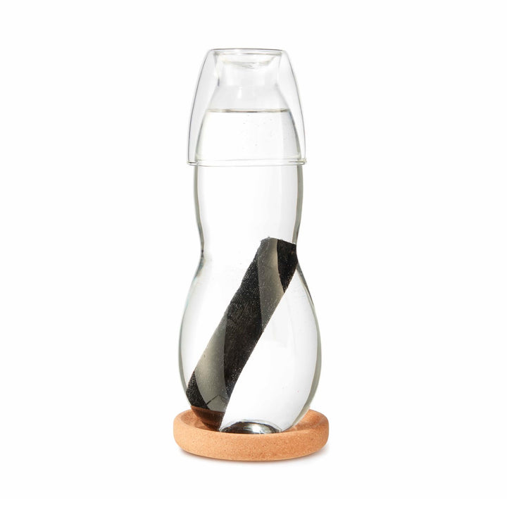 black+blum Persönliche Karaffe mit Trinkglas - 800 ml, Borosilikatglas/Kork, Masse: 10 x 10 x 25 cm