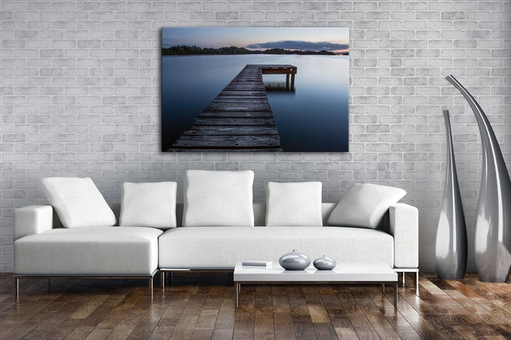 deyoli Bootssteg am ruhigem See Format: 100x70 als Leinwand, Motiv fertig gerahmt auf Echtholzrahmen